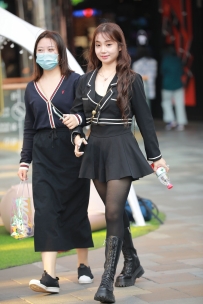 【精选街拍】Vol.3229 黑色短裙黑丝长靴 [65P+1V-0.98GB]