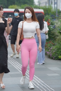 【精选街拍】Vol.3001 粉色系减龄吸睛 [96P+1V-1.18GB]