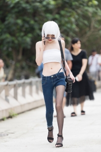 【精选街拍】Vol.1030 程生街拍作品 - 认真拍照的女摄 [59P-807MB]