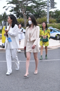 【精选街拍】Vol.3146 气质西装裙 [65P+4V-2.87GB]