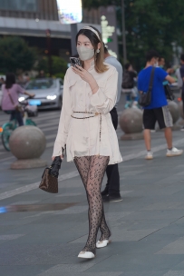 【精选街拍】Vol.1677 丝袜美女 [64P+1V-855MB]