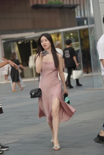 【精选街拍】Vol.1612 粉色吊带长裙小姐姐 [85P+1V-1.16GB]