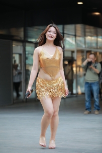 【精选街拍】Vol.3706 金色连体衣 [205P-2.19GB]