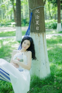 【YiTuYu-艺图语】2022.07.17 沉沦夏日 - 饲猫少女- [39P-382MB]